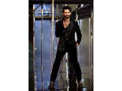 
    Shahid recalls shooting for 'Jab Talak' song from 'Cocktail 2'
    
