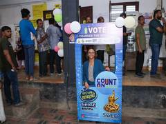 
      
      Seychelles envoy, other foreign delegate observe polls in Keralam
      
      