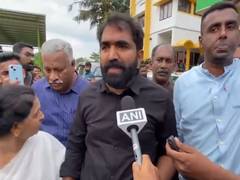 
      
      Keralam polls: Puthuppally MLA Chandy Oommen casts vote
      
      
