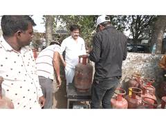 
      
      Underweight LPG Cylinders found during food dept raid in Bhopal
      
      