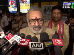 
      
      Union Minister Giriraj Singh backs Narendra Modi, says TMC “loote
      
      