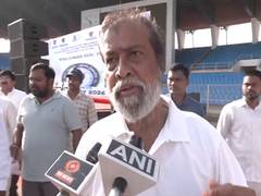 
      
      Hyderabad: Telangana Health Minister participates in yoga session
      
      