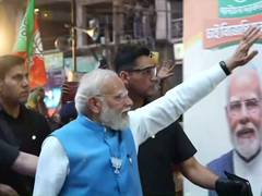 
      
      PM Modi holds roadshow in Siliguri
      
      