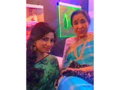 
    Shreya Ghoshal pays emotional tribute to music icon Asha Bhosle
    