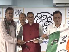 
      
      Netaji's grandnephew Chandra Kumar Bose joins Trinamool Congress 
      
      