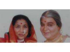 
      
      Kamal Haasan shares pics with Asha Bhosle from 'Chachi 420' sets
      
      