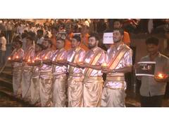 
      
      Asha Bhosle death: People observe silence at Dashashwamedh Ghat 
      
      