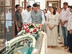 
      
      Fadnavis, Javed Akhtar, Shabana visit Asha Bhosle’s residence
      
      