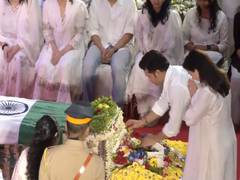
      
      Tendulkar gets emotional, pays tribute to Asha Bhosle
      
      