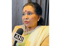 
      
      Zeenat Aman recalls her association with Asha Bhosle
      
      