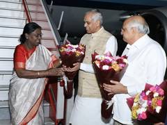 
      
      President Droupadi Murmu receives warm welcome at Ahmedabad Airpo
      
      