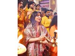 
      
      Bhumi Pednekkar performs Ganga aarti in Rishikesh
      
      