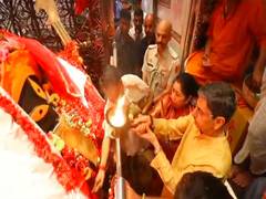 
      
      West Bengal Governor offers prayers at Kalighat Kali Temple
      
      