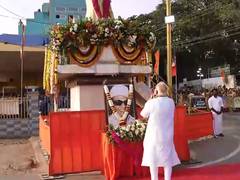
      
      TN: PM Modi pays tribute to former CMs MGR, Annadurai
      
      