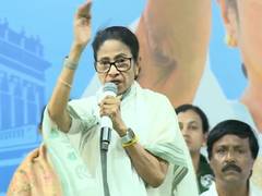 
      
      Mamata Banerjee alleges central forces tried to check her vehicle
      
      