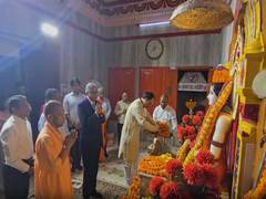 
      
      CM Yogi, Chandrasekaran offer prayers at Gorakhnath temple
      
      