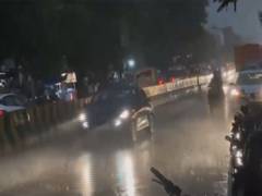 
      
      Heavy rain lashes parts of Delhi; Above-normal heat to persist
      
      