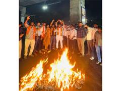 
      
      BJYM stages protest in Hyderabad, burns Rahul Gandhi effigy
      
      