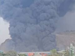 
      
      Maharashtra: Massive fire breaks out at cargo handling warehouse
      
      