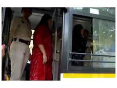 
      
      Delhi Police detains BJP MPs, deploys water cannon
      
      