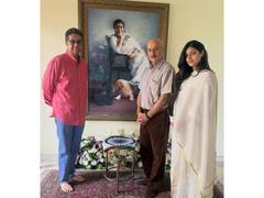 
    Anupam Kher visits late Asha Bhosle's home in Mumbai,
    