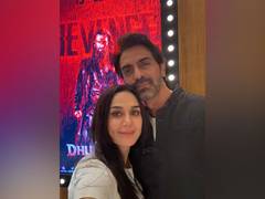 
      
      Arjun Rampal joins Preity Zinta in stands for Punjab vs Lucknow
      
      