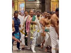 
      
      Defence Minister Rajnath Singh offers prayers in Tiruchendur
      
      