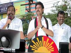 
      
      DMK Candidate Anbil Mahesh Poyyamozhi appeals for early voting
      
      