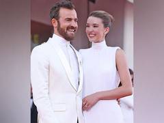 
      
      Justin Theroux says “I’m in heaven” after baby boy’s arrival
      
      