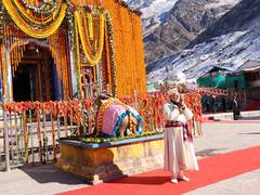 
      
      PM Modi extends heartfelt welcome to devotees to Kedarnath Dham
      
      