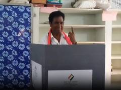 
      
      TRB Rajaa votes in Thalikottai
      
      