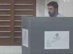 
      
      Arivind Swamy casts vote at polling vote in Chennai 
      
      
