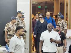
    Singer Rihanna arrives in Mumbai, greets fans  
    