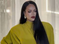 
      
      Rihanna glows in green as she makes stunning appearance in Mumbai
      
      