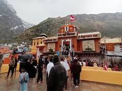 
      
      Relief from heat as rain, light snowfall lash Badrinath Dham
      
      