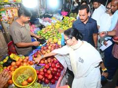 
      
      Mamata Banerjee hits Kolkata markets to connect with vendors
      
      