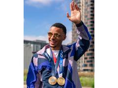 
      
      Andre De Grasse shines in 200m at Botswana Grand Prix
      
      