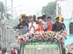 
      
      Yogi Adityanath holds roadshow in West Bengal’s Kalyani
      
      