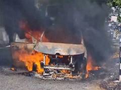 
      
      Tamil Nadu: Fire breaks out in car; passengers escape unhurt
      
      