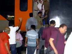 
      
      Mumbai-Solapur Vande Bharat Express derails at Pune station
      
      