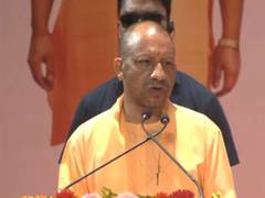 
      
      Yogi Adityanath distributes appointment letters to 936 telecom
      
      