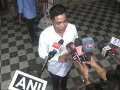 
      
      Abhishek Banerjee casts vote in Kolkata
      
      