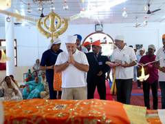 
      
      Rahul Gandhi pays obeisance at Campbell Bay gurdwara in Nicobar
      
      