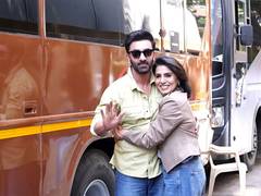 
      
      Ranbir poses with mom Neetu Kapoor
      
      