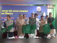 
      
      Union Minister Ashwini Vaishnaw flags off Vande Bharat
      
      