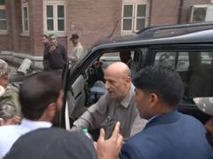 
      
      J-K: Baramulla MP visits ailing dad at Srinagar hospital
      
      