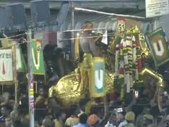 
      
      Lord Kallazhagar entered the Vaigai River in Madurai, Tamil Nadu
      
      