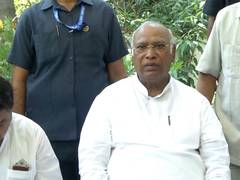 
      
      Mallikarjun Kharge on Karnataka CM row
      
      