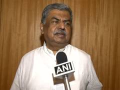 
      
      ‘Just a courtesy call, no curiosity’: MLA Hariprasad meets KA CM
      
      
