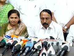 
      
      TVK to win 180-200 seats, Vijay to rule state: Sengottaiyan
      
      